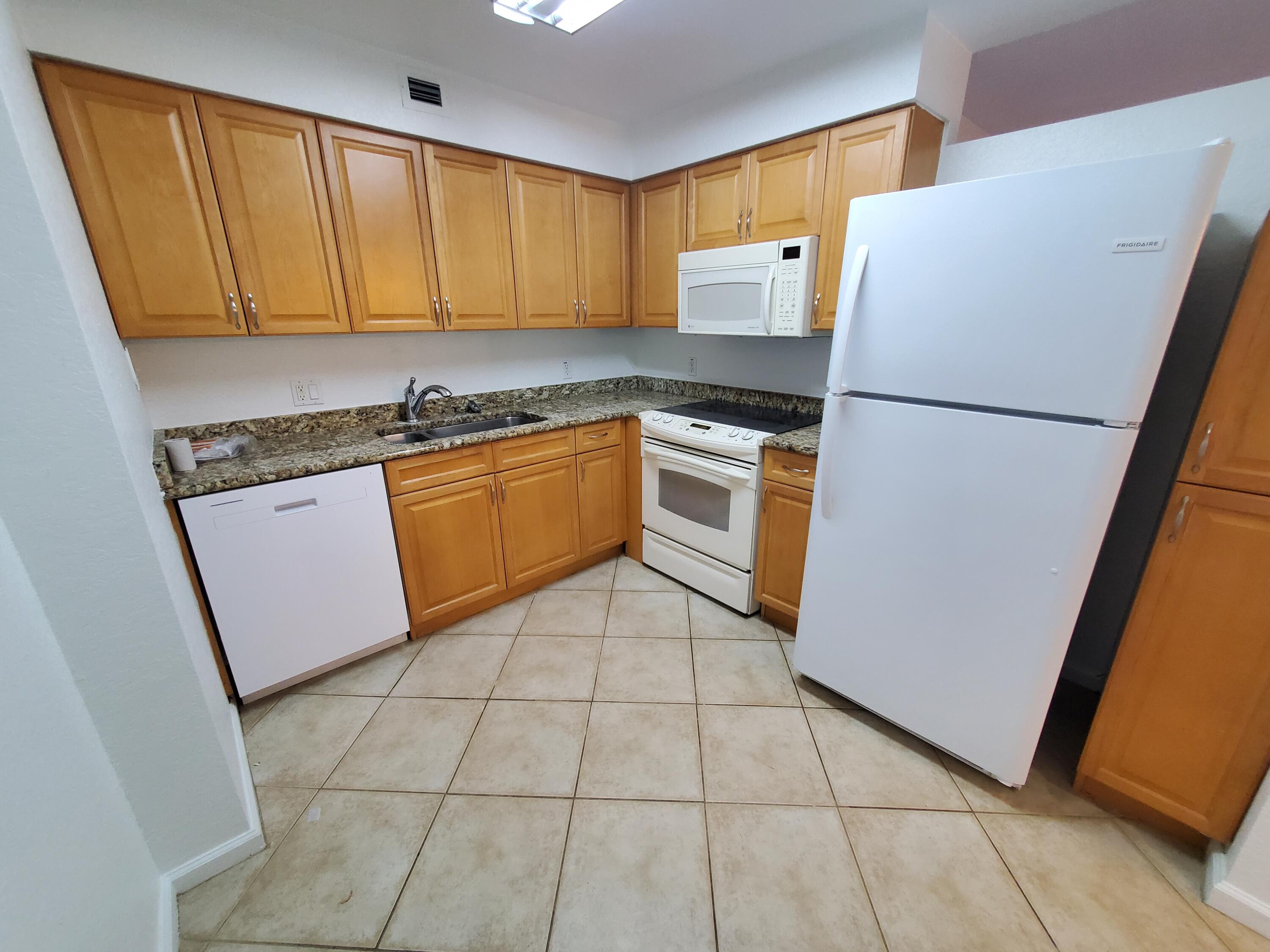 1000 Spanish River Road, Unit 4K Boca Raton, FL 33432 - Photo 6 of 22 partially closed