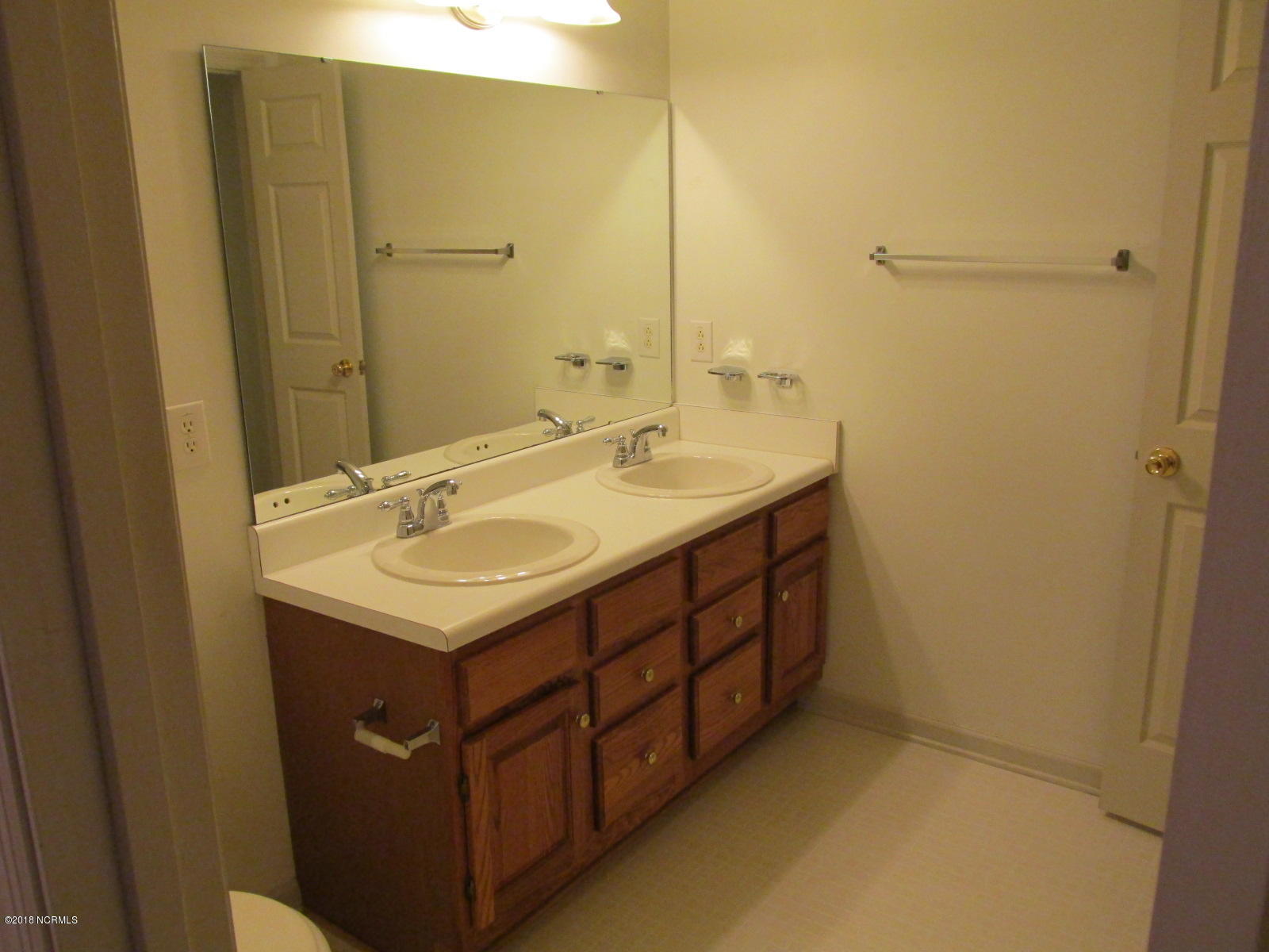 106 Poplar Road Havelock, NC 28532 - Photo 13 of 20 master bath