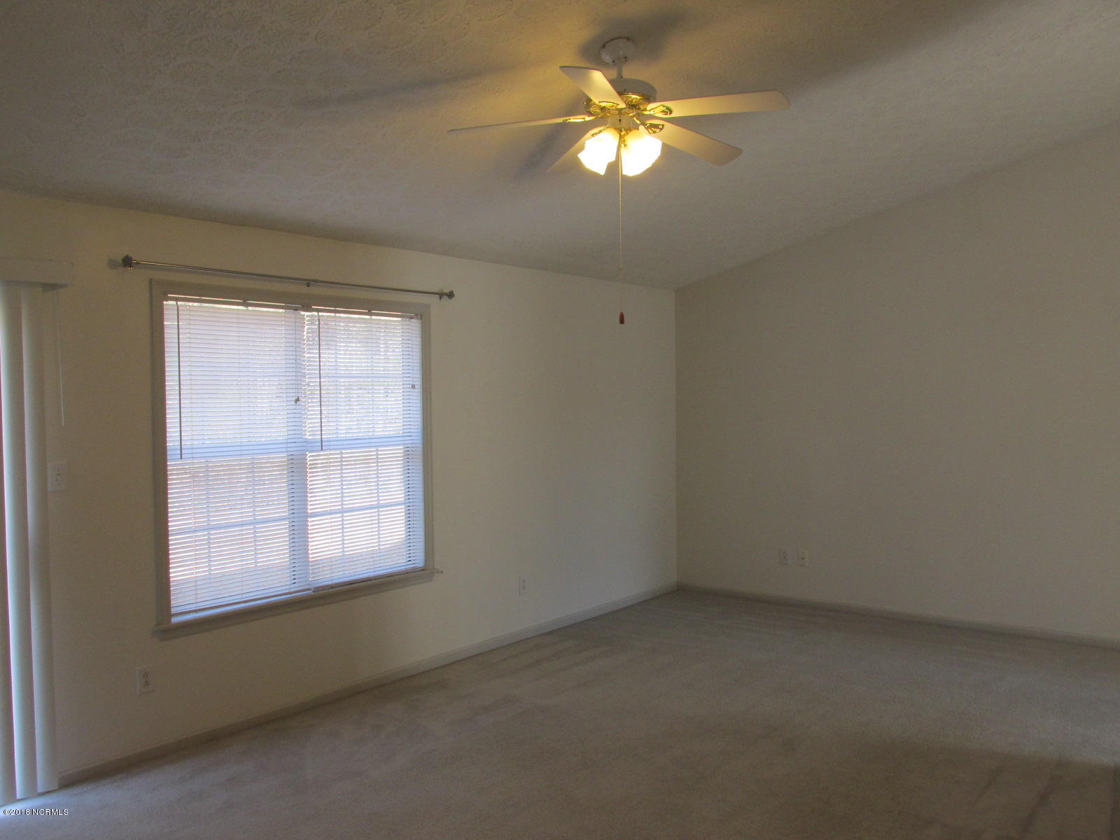 106 Poplar Road Havelock, NC 28532 - Photo 2 of 20 IMG_1877