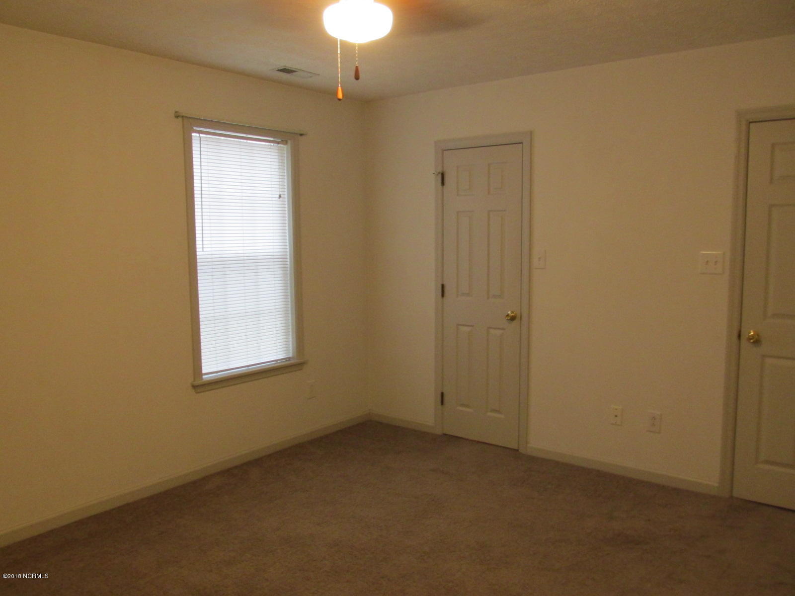 106 Poplar Road Havelock, NC 28532 - Photo 10 of 20 master bed (2)