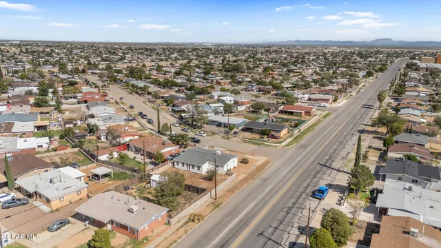 a view of a back yard