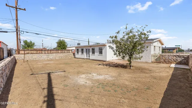 a view of a house with a yard and plants