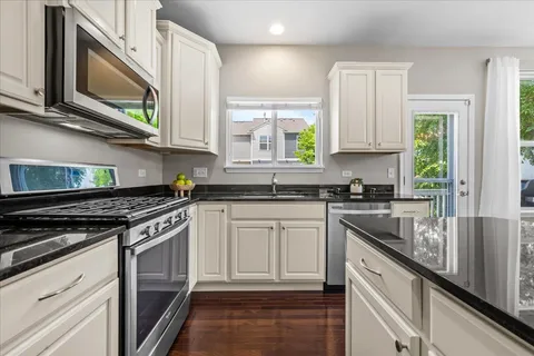 $699,000 | 3249 Coral Lane, Glenview, IL 60026
