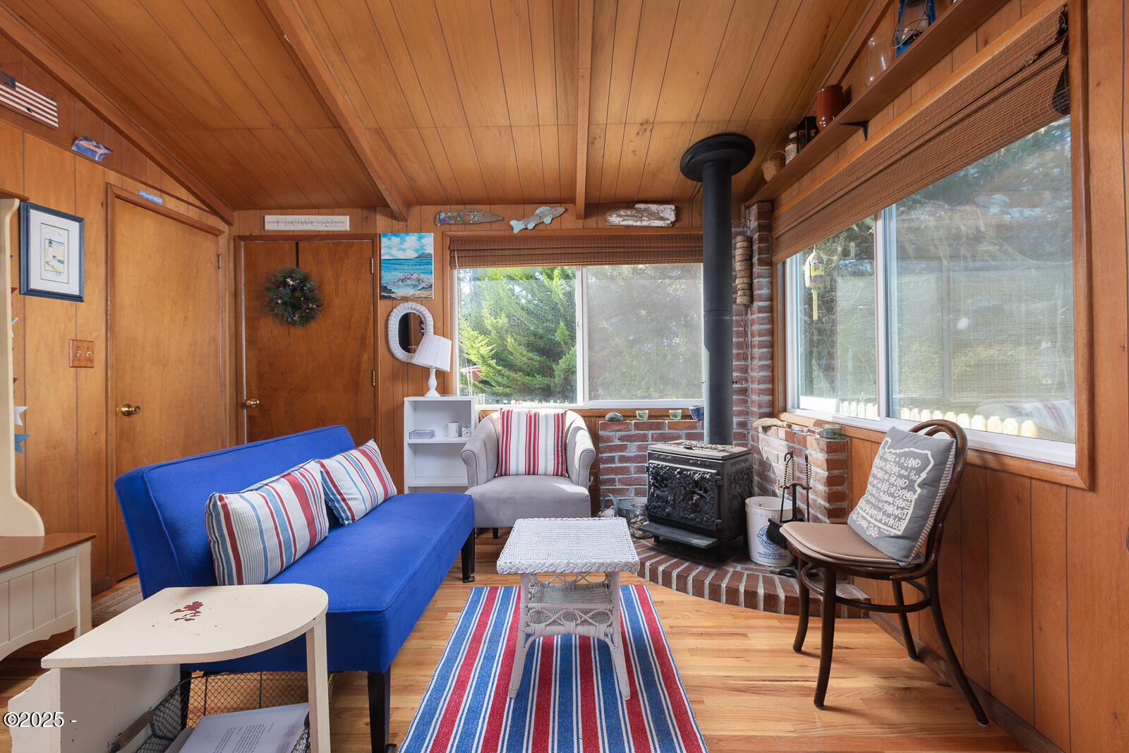 48250 Hawk Street Neskowin, OR 97149 - Photo 4 of 21 Living room