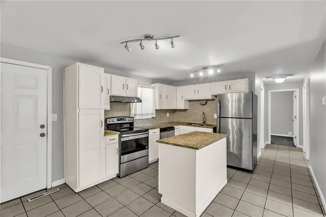 $208,000 | 810 Northeast 62nd Street, Gladstone, MO 64118