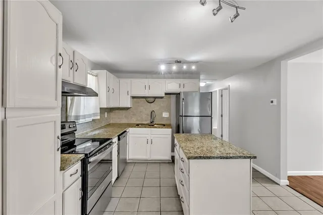 $208,000 | 810 Northeast 62nd Street, Gladstone, MO 64118