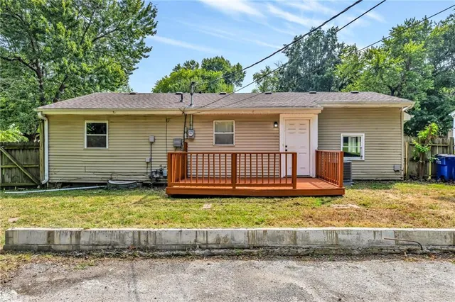 $208,000 | 810 Northeast 62nd Street, Gladstone, MO 64118