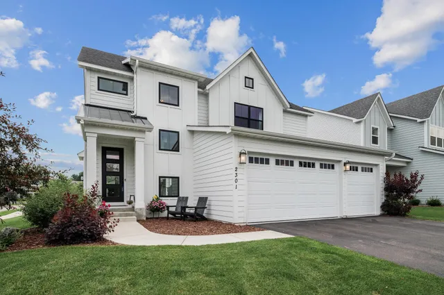 $600,000 | 2301 Keystone Avenue Northeast, St. Michael, MN 55376