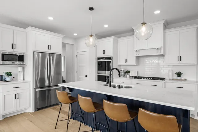 $600,000 | 2301 Keystone Avenue Northeast, St. Michael, MN 55376