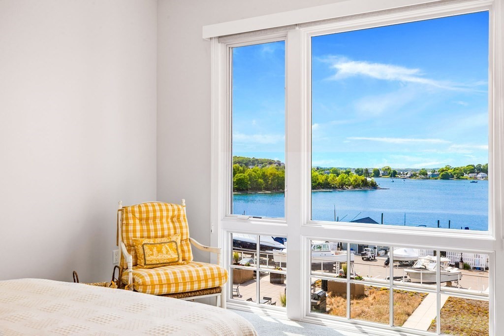 10 Shipyard Drive, Unit 408 Hingham, MA 02043 - Photo 12 of 26 a view of a living room and bathroom