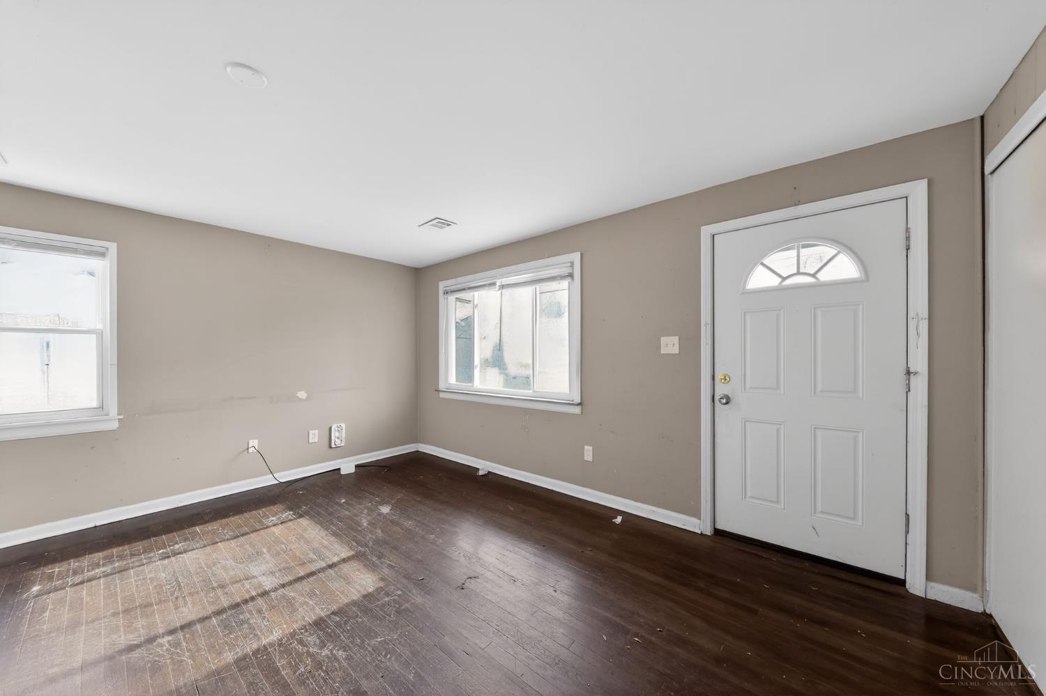 408 Roebling Road Cincinnati, OH 45204 - Photo 4 of 30