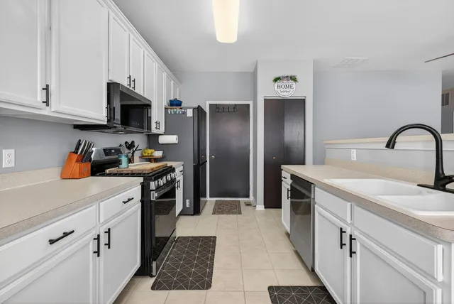 $299,000 | 1596 Ludington Circle, Romeoville, IL 60446