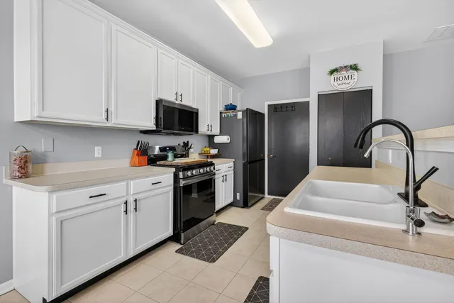 $299,000 | 1596 Ludington Circle, Romeoville, IL 60446