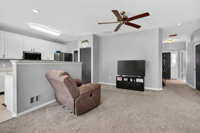 $299,000 | 1596 Ludington Circle, Romeoville, IL 60446