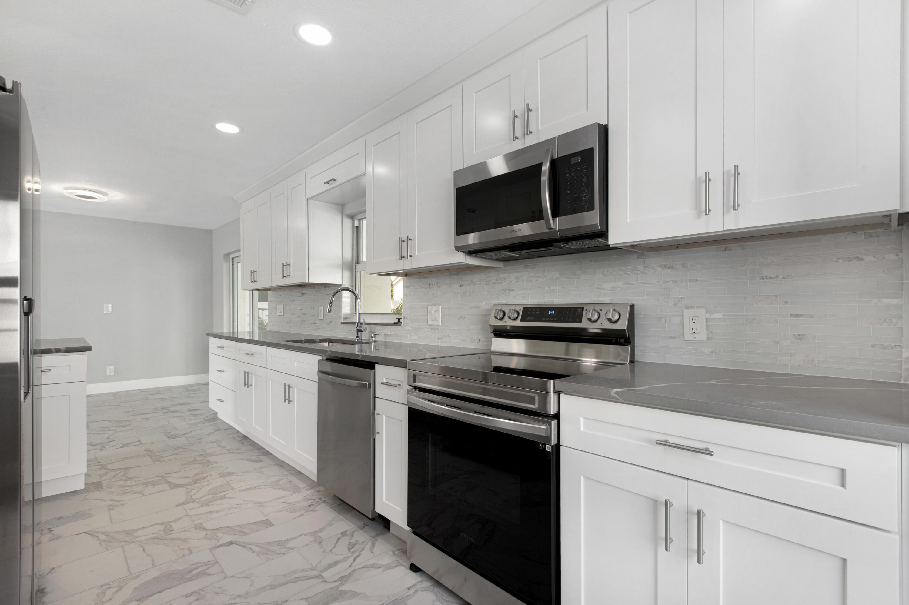 22848 Southwest 54th Way Boca Raton, FL 33433 - Photo 8 of 20 08