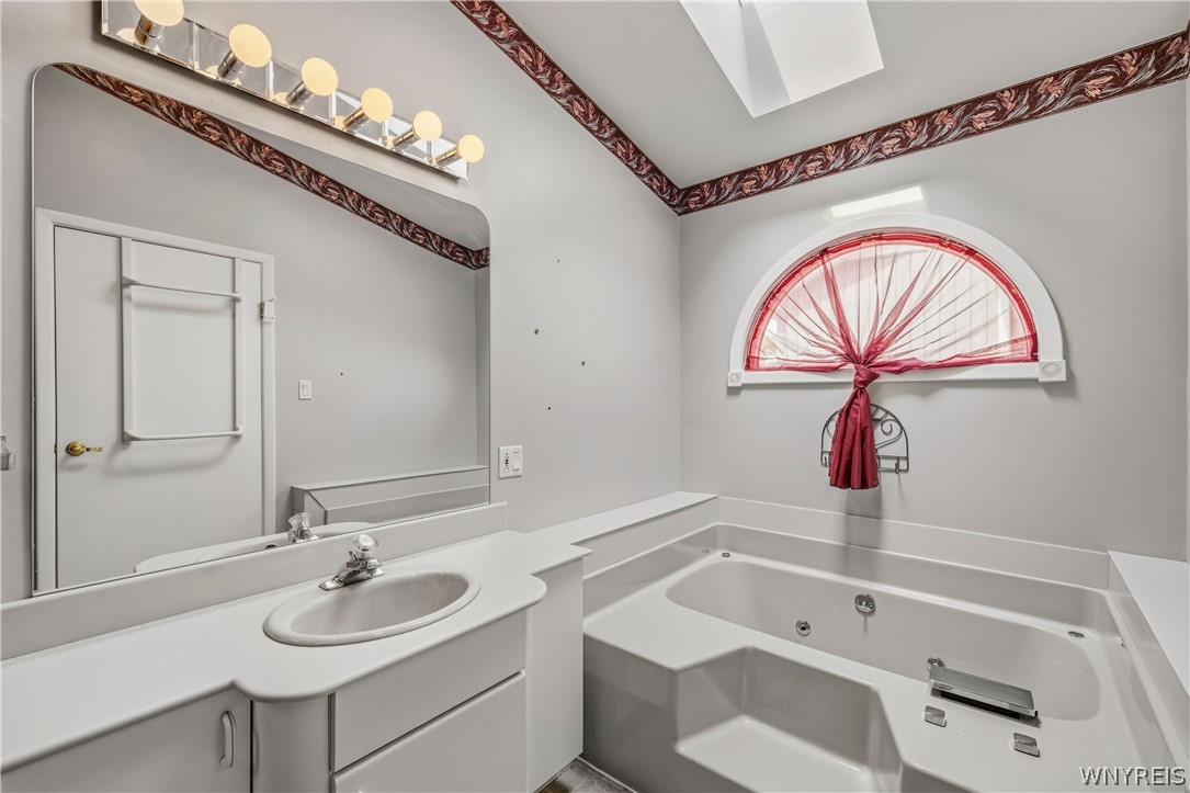 3231-3233 Military Road Niagara, NY 14304 - Photo 25 of 37 jetted tub