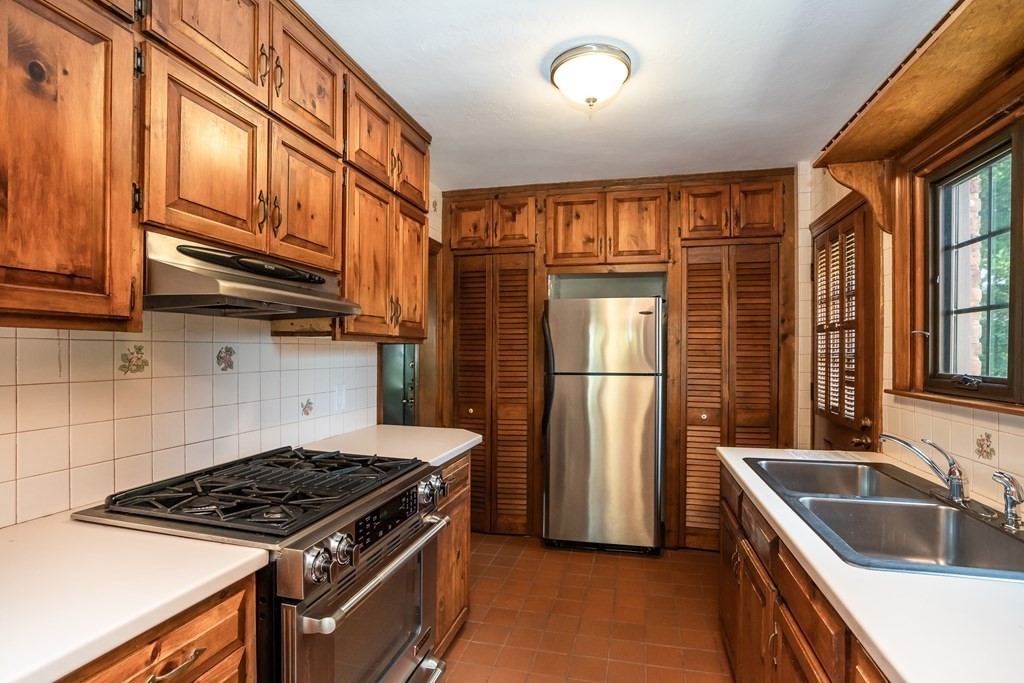 85 Emerson Road Longmeadow, MA 01106 - Photo 12 of 34 Gallery Image 12
