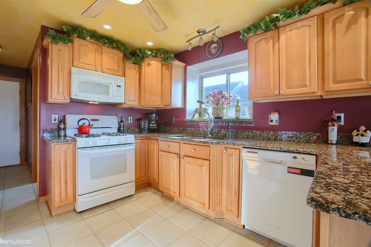 53851 Orson Road New Baltimore, MI 48047 - Photo 9 of 31 50030951-8.JPG