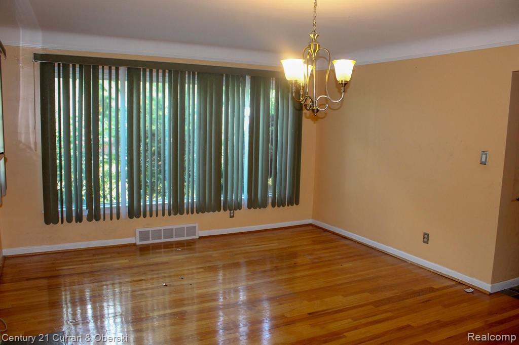 854 South Gulley Road Dearborn Heights, MI 48125 - Photo 3 of 25