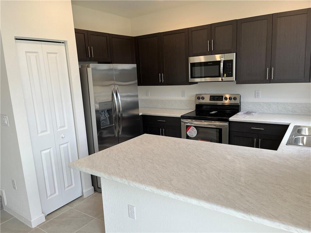 13274 Southwest 287th Terrace Homestead, FL 33033 - Photo 11 of 36 20220401175939500490000000-o