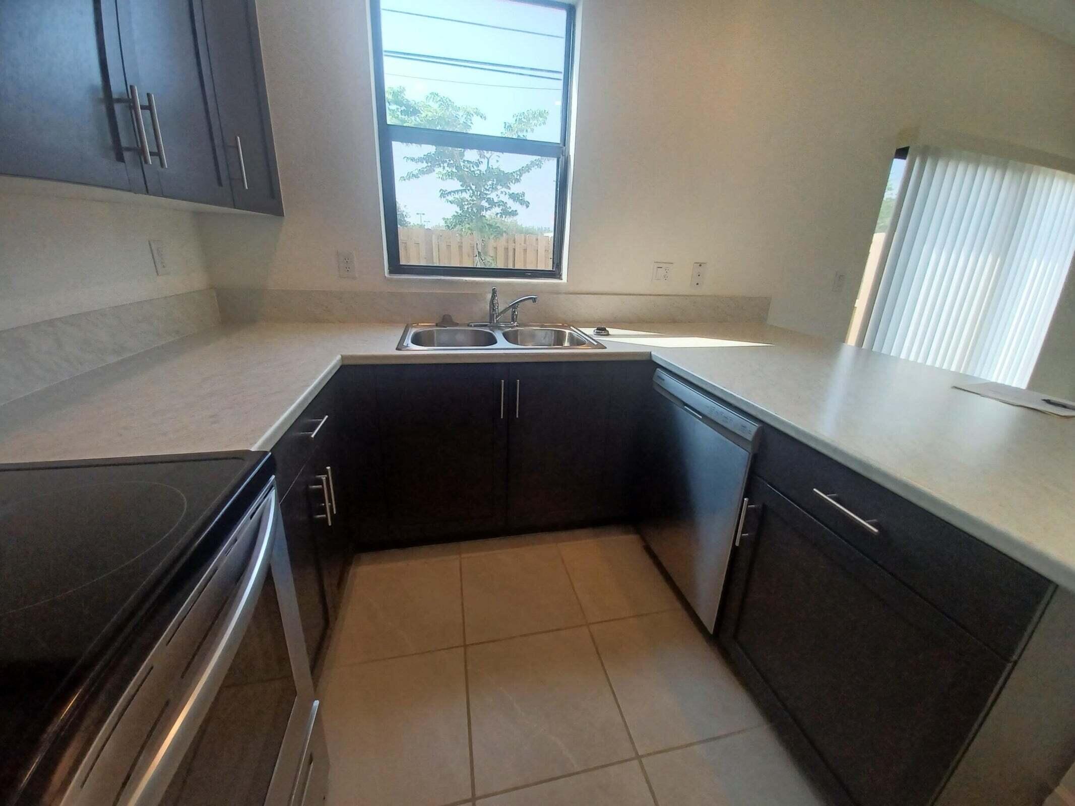 13274 Southwest 287th Terrace Homestead, FL 33033 - Photo 12 of 36 20230315000018468023000000-o