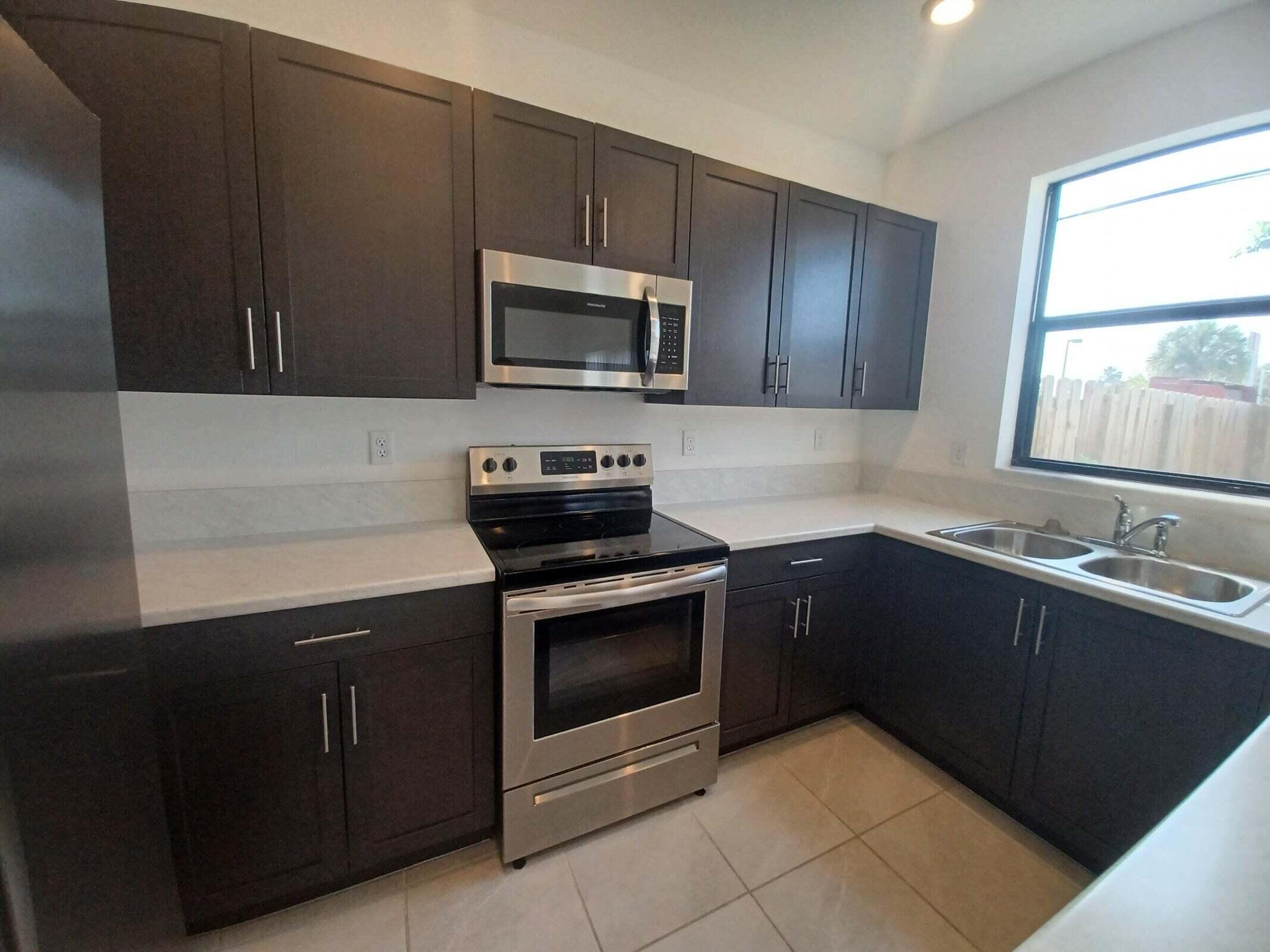 13274 Southwest 287th Terrace Homestead, FL 33033 - Photo 9 of 36 20230315000037145839000000-o