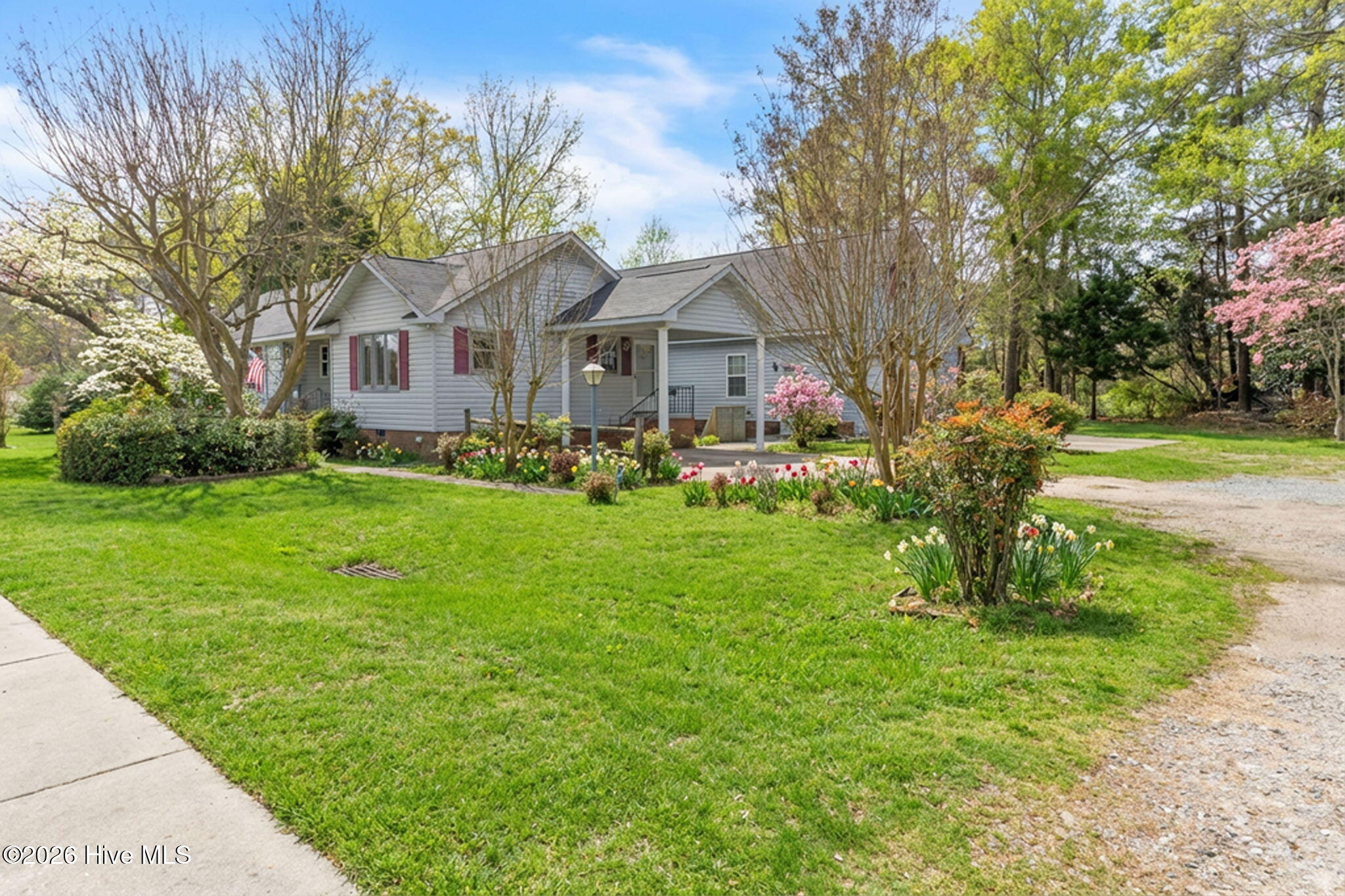 6987 Albert Street Elizabethtown, NC 28337 - Photo 2 of 43 Spring Virtual Staging