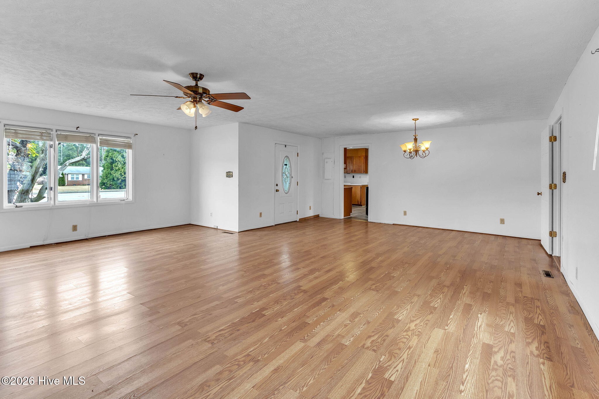 6987 Albert Street Elizabethtown, NC 28337 - Photo 8 of 44 Family Room