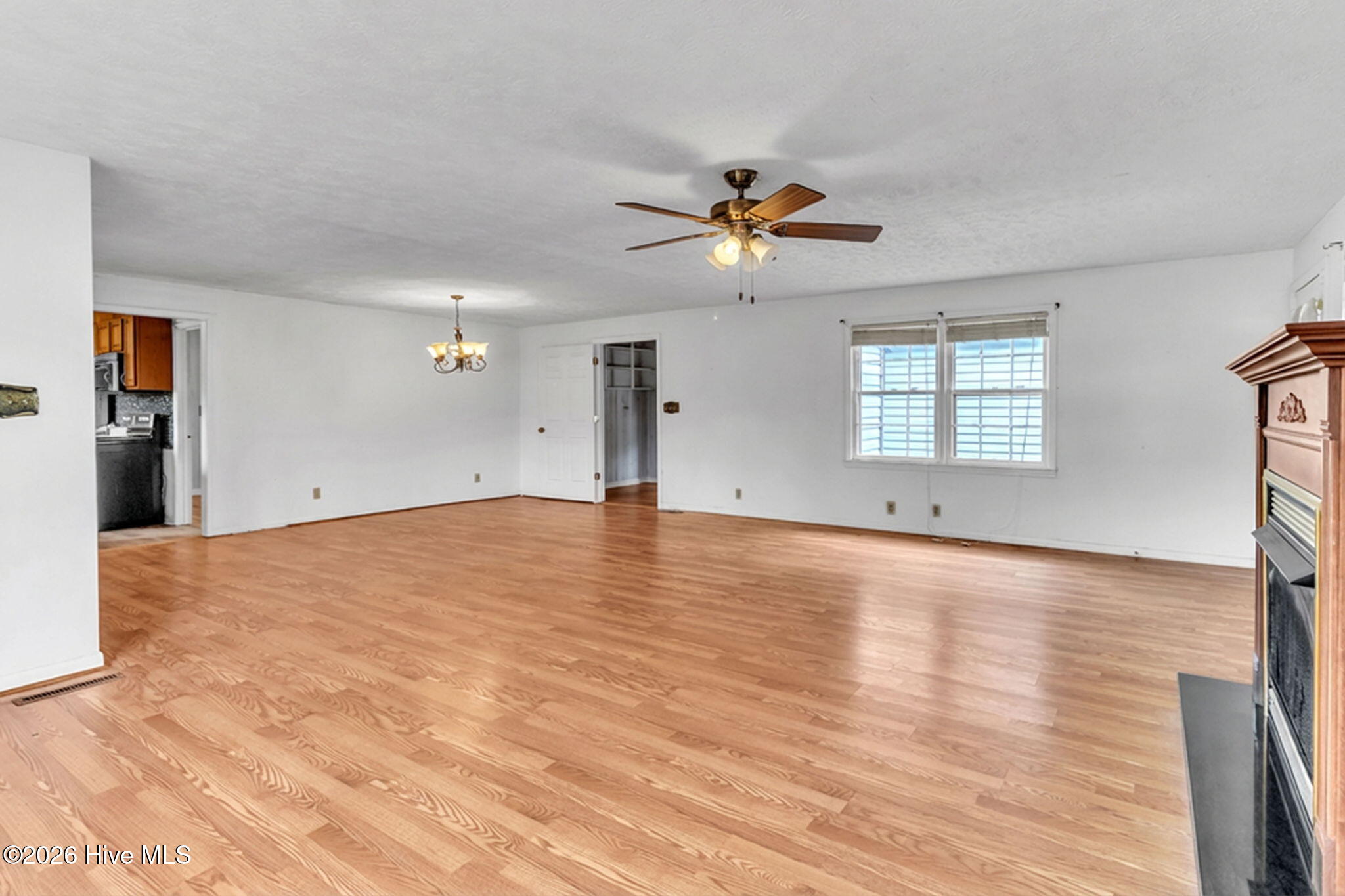 6987 Albert Street Elizabethtown, NC 28337 - Photo 9 of 44 Family Room