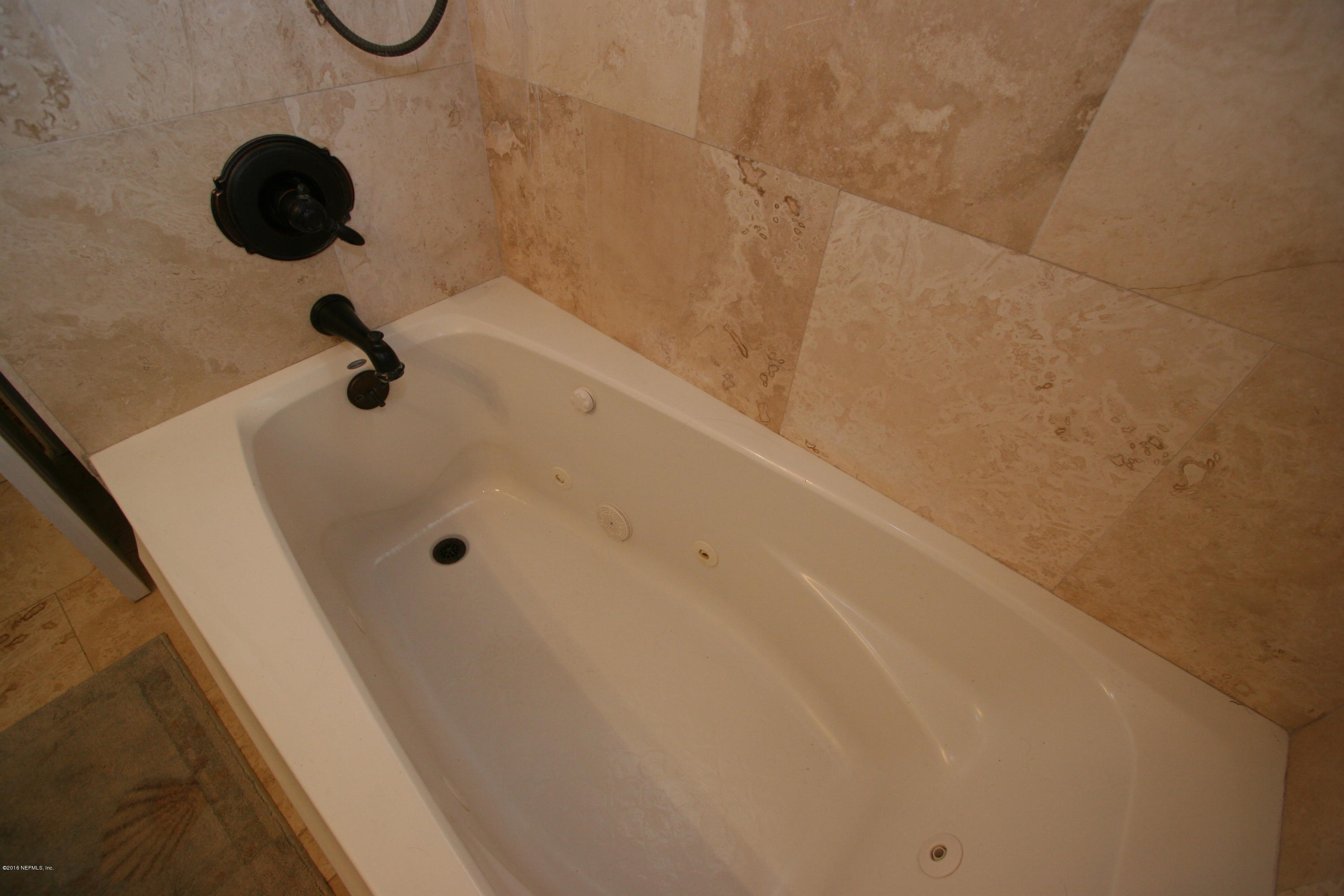 631 Matterhorn Road Jacksonville, FL 32216 - Photo 66 of 77 Jetted tub in hall bath