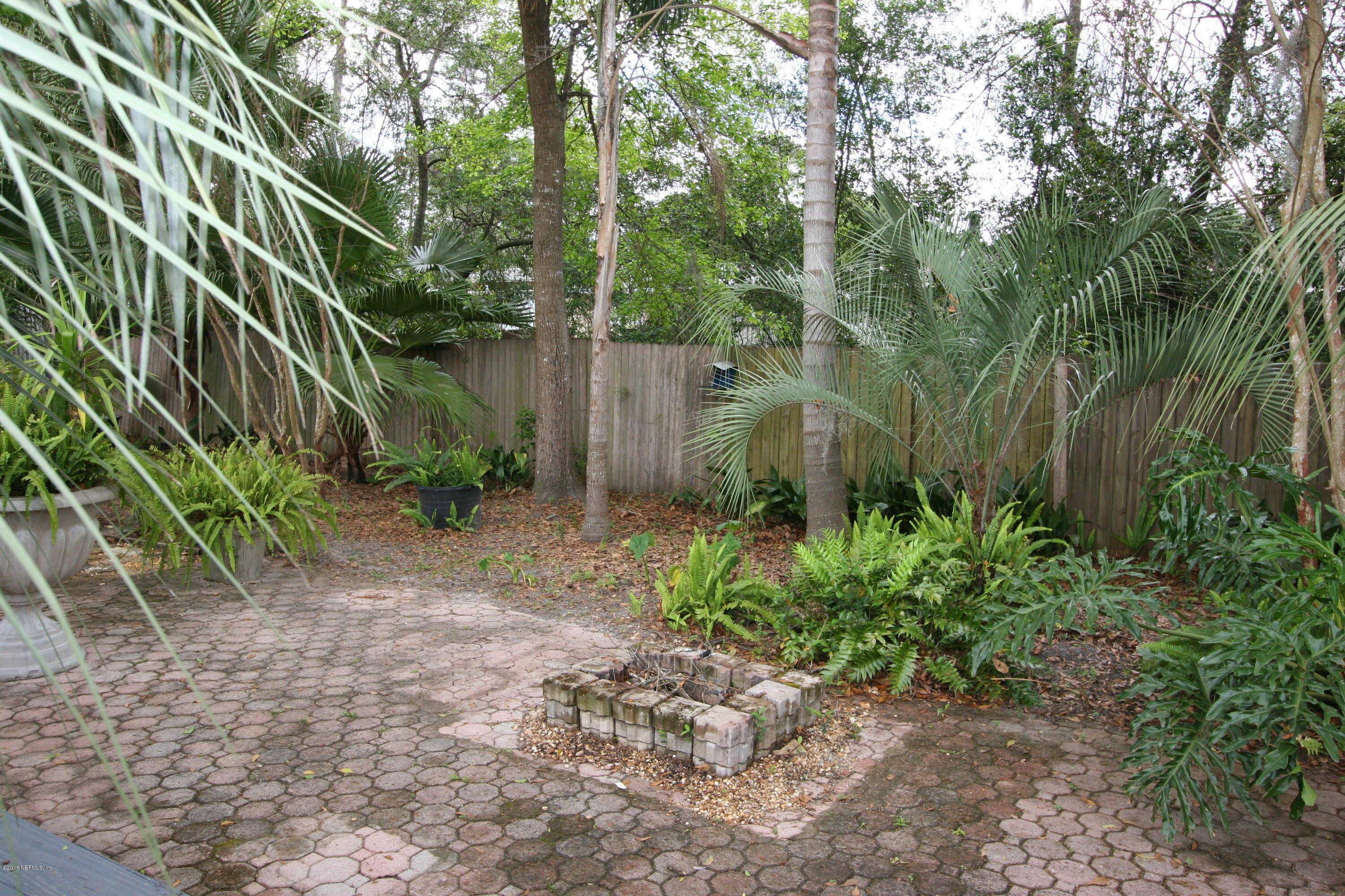 631 Matterhorn Road Jacksonville, FL 32216 - Photo 72 of 77 Is there an area for a hammock?