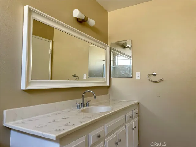 $1,950 | 1000 West MacArthur Boulevard, Unit 87, Santa Ana, CA 92707