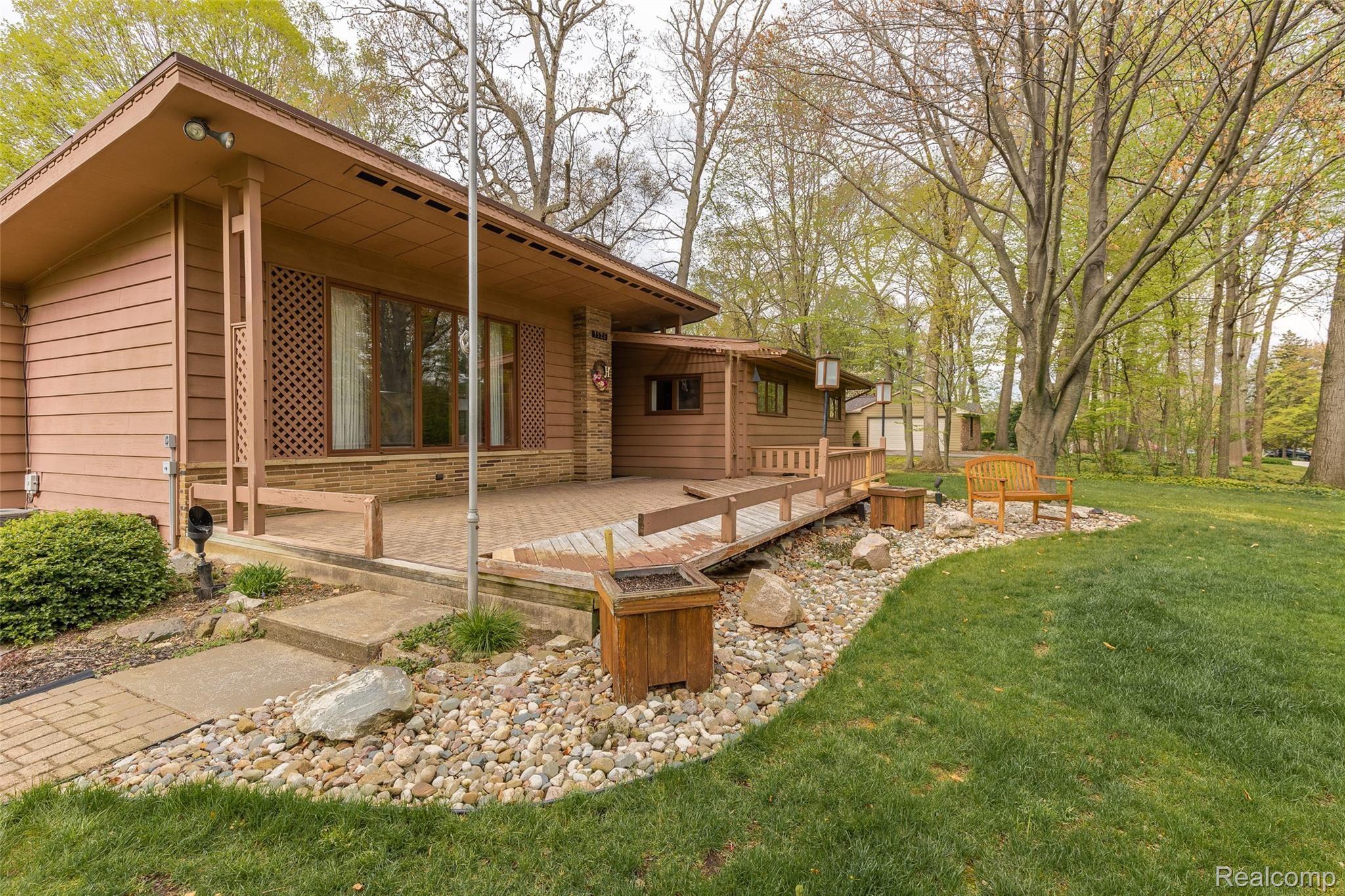 1526 Rochingham Drive Rochester, MI 48309 - Photo 6 of 30 1526 Rochingham-6.jpg