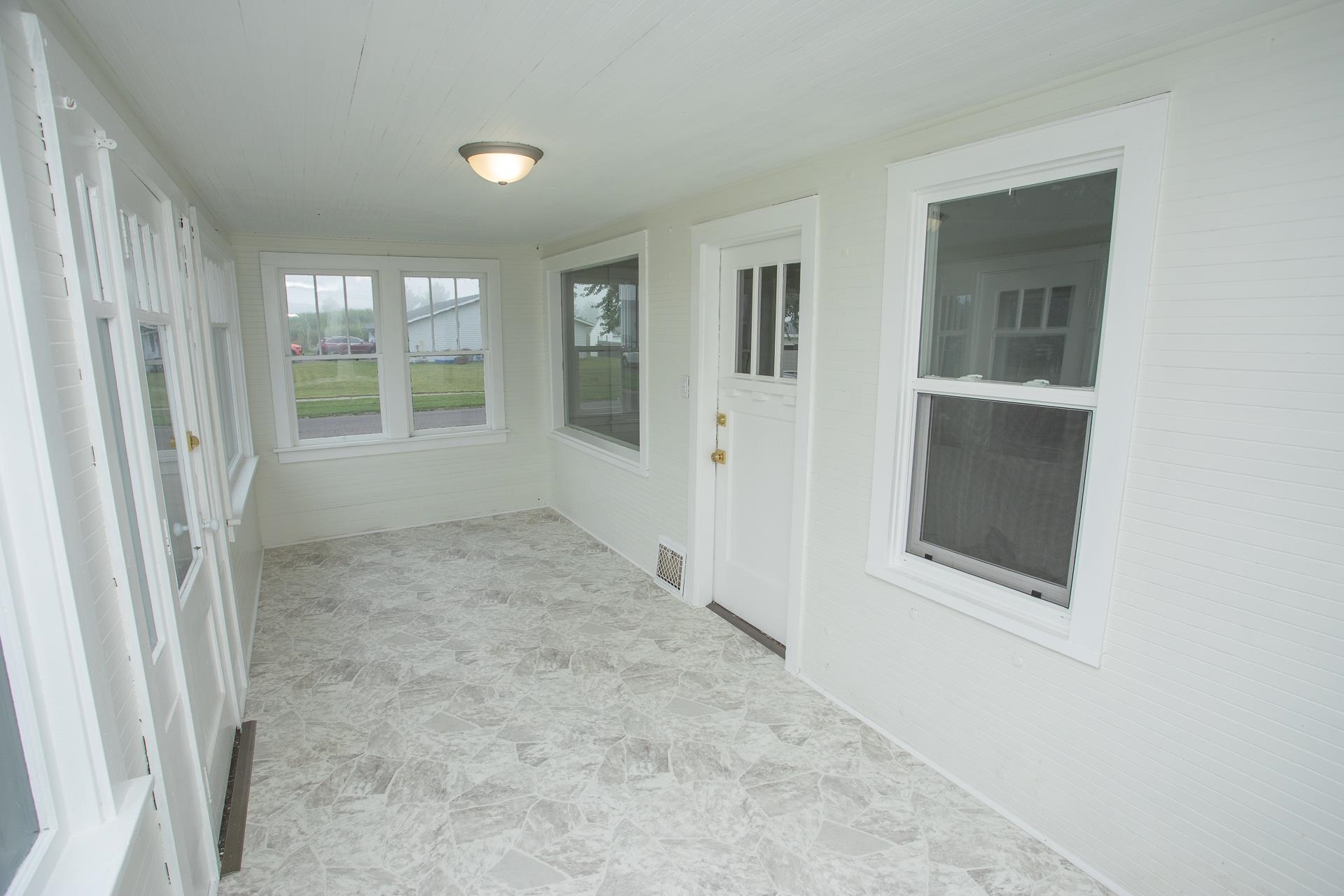 1923 North 28th Street Superior, WI 54880 - Photo 3 of 23 Sun Room