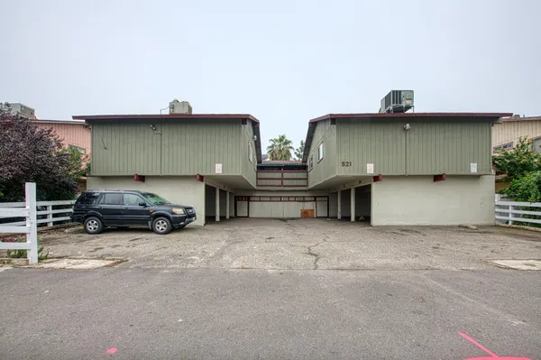 $910,000 | 521 West Ashlan Avenue, Clovis, CA 93612