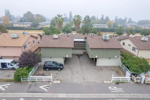 $910,000 | 521 West Ashlan Avenue, Clovis, CA 93612