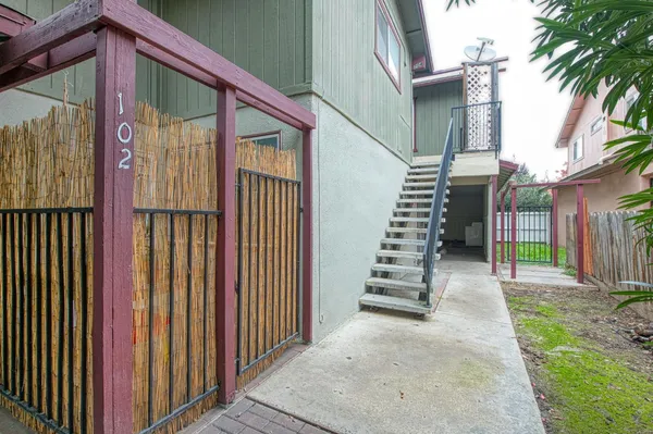 $910,000 | 521 West Ashlan Avenue, Clovis, CA 93612