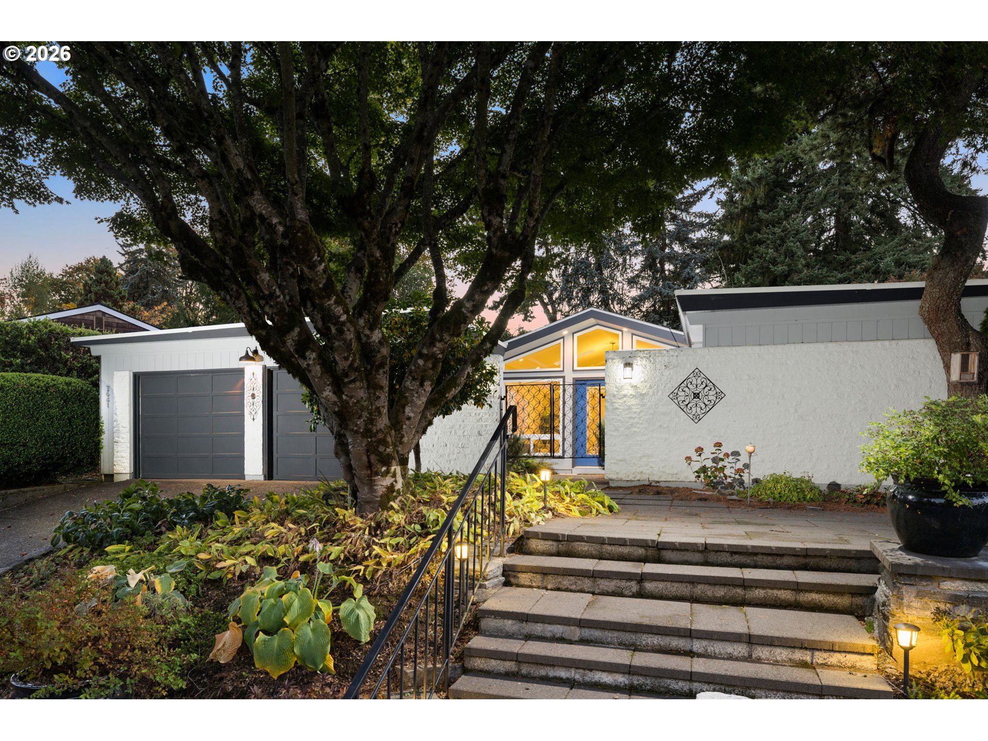 2641 Southwest Ridge Drive Portland, OR 97219 - Photo 1 of 44 Gallery Image 1