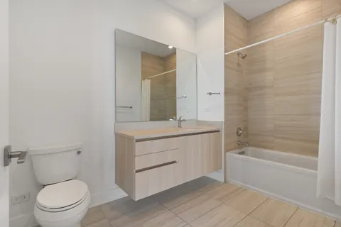 $1,025,000 | 6 North Bishop Street, Unit 406, Chicago, IL 60607