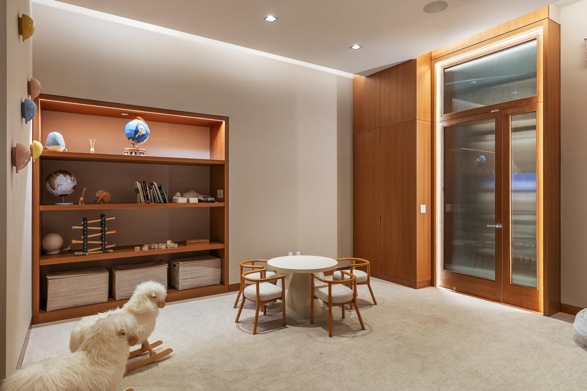 611 West 56th Street, Unit MAIS-ONWEST Manhattan, NY 10019 - Photo 15 of 38 a workspace with furniture