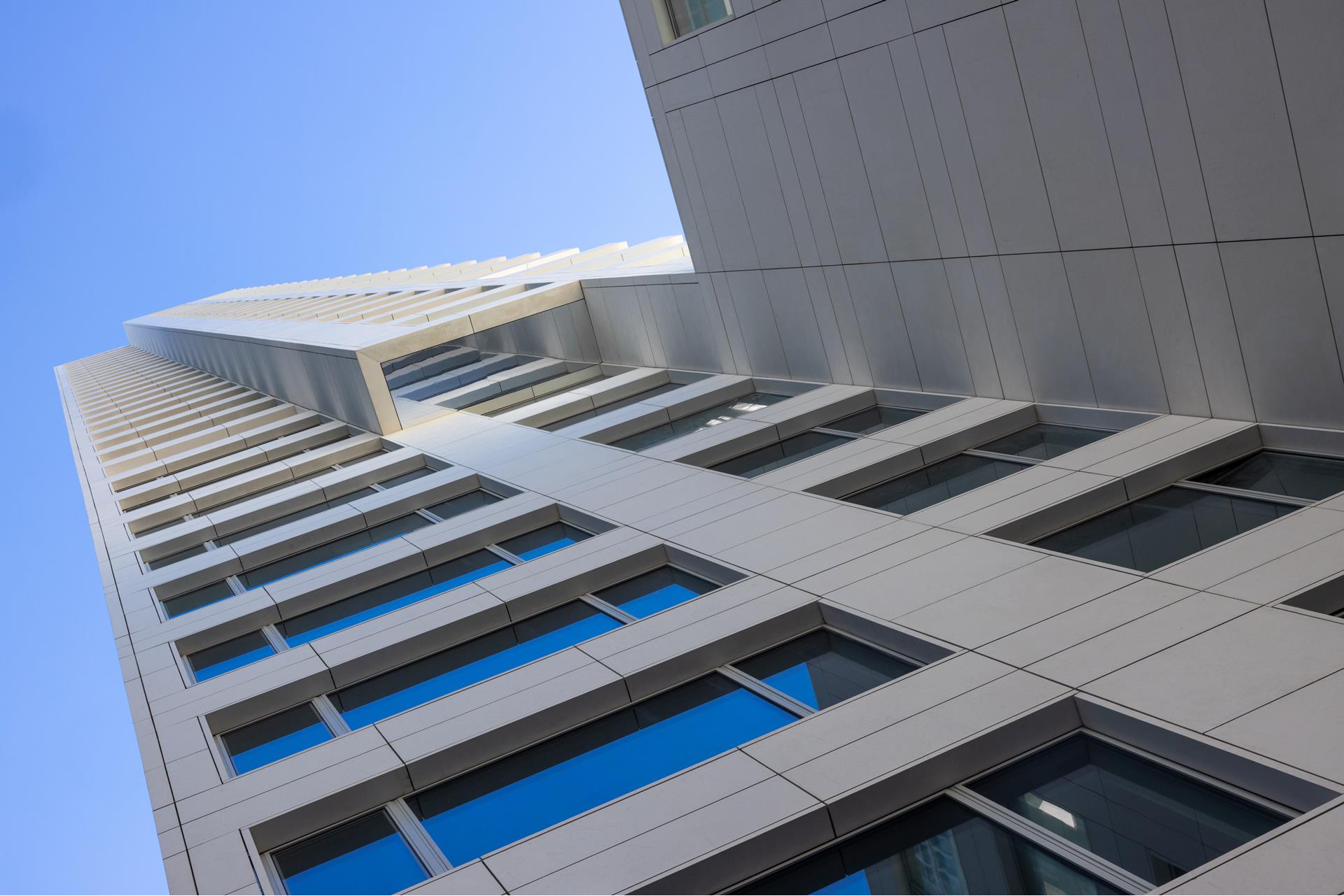 611 West 56th Street, Unit MAIS-ONWEST Manhattan, NY 10019 - Photo 20 of 38 a view of an empty room with windows
