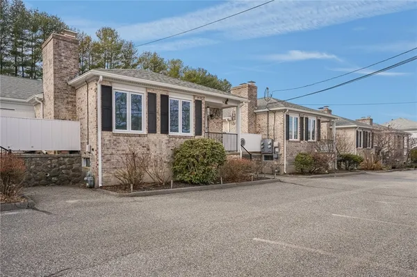$329,900 | 52 Hawthorne Street, Unit 7, North Providence, RI 02904