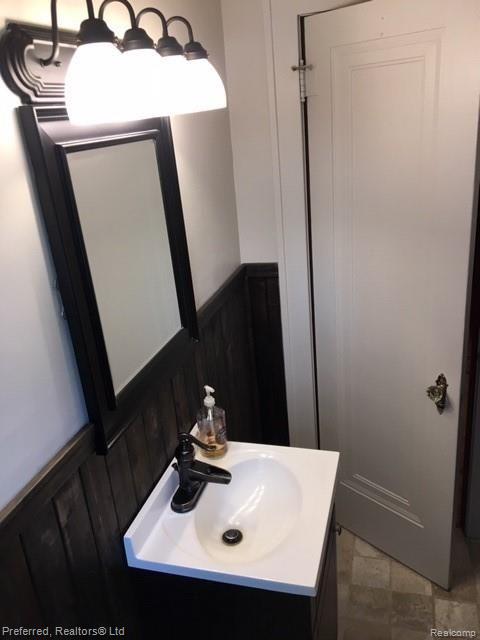 6215 Fenton Road Flint, MI 48507 - Photo 30 of 43