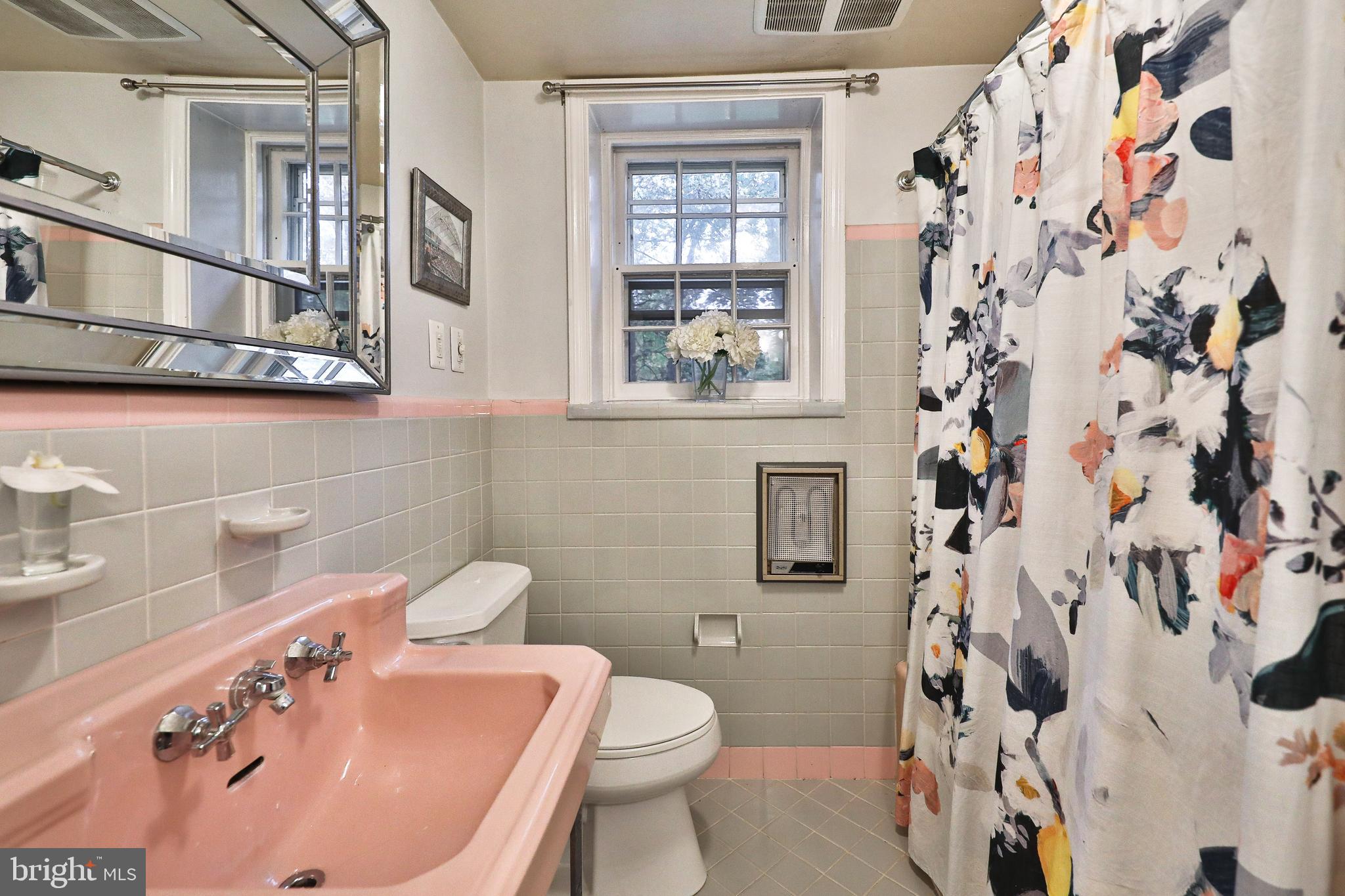 516 Bridle Road Glenside, PA 19038 - Photo 27 of 55 Bathroom 2
