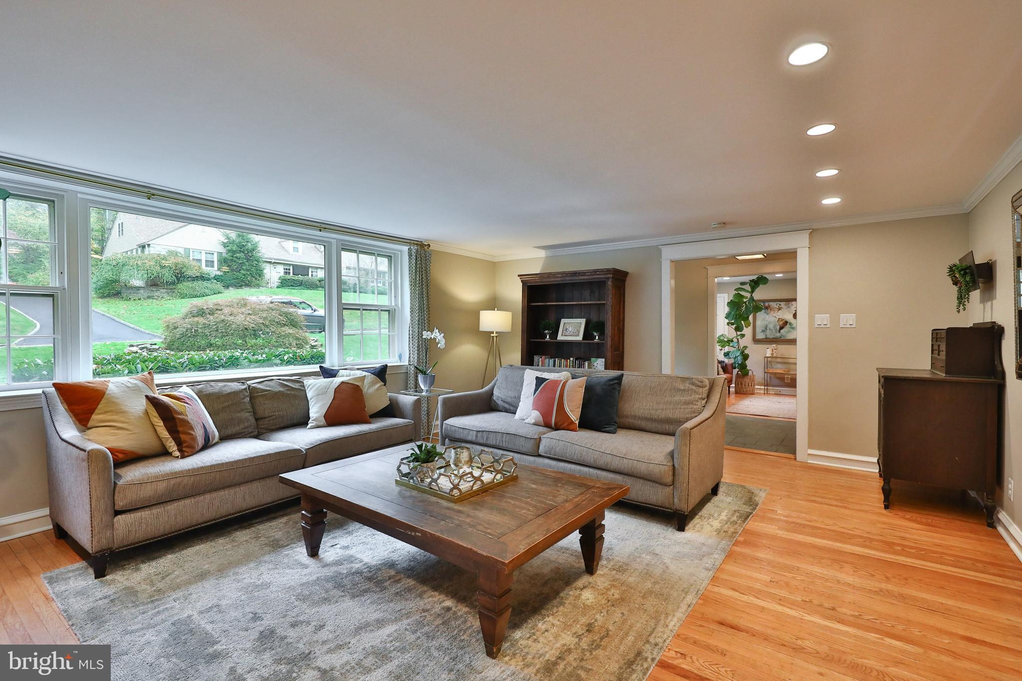 516 Bridle Road Glenside, PA 19038 - Photo 6 of 55 Living Room