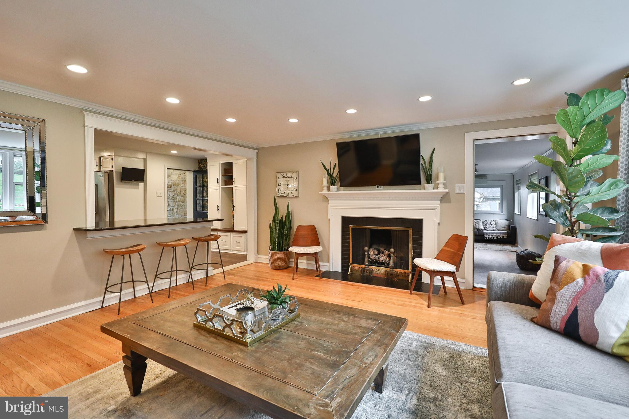 516 Bridle Road Glenside, PA 19038 - Photo 8 of 55 Living Room