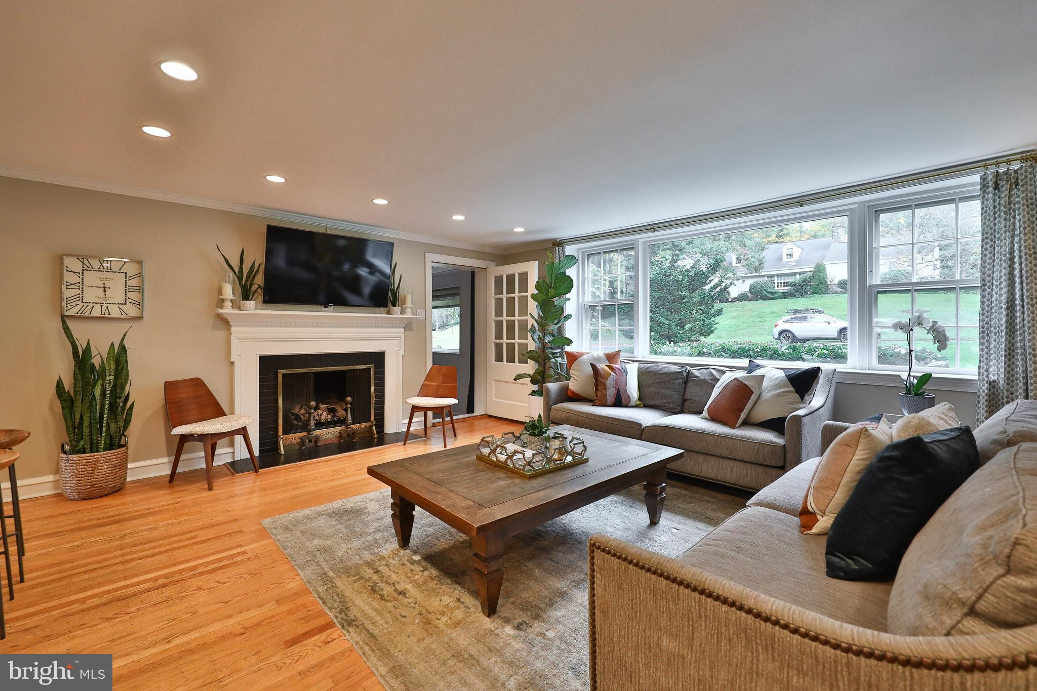 516 Bridle Road Glenside, PA 19038 - Photo 10 of 55 Living Room
