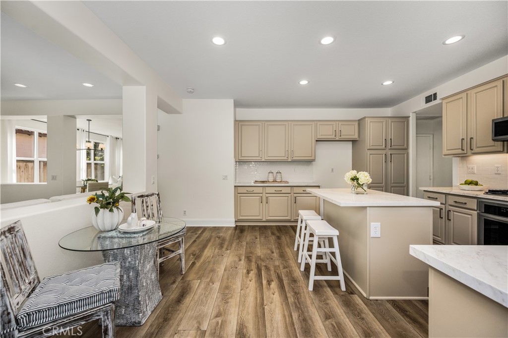 2981 Humeston Avenue Tustin, CA 92782 - Photo 11 of 52 Kitchen and dining nook
