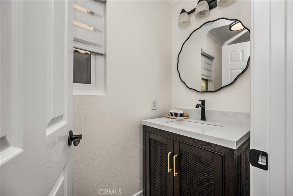 2981 Humeston Avenue Tustin, CA 92782 - Photo 13 of 52 Powder room