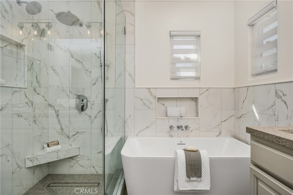 2981 Humeston Avenue Tustin, CA 92782 - Photo 17 of 52 Primary bathroom